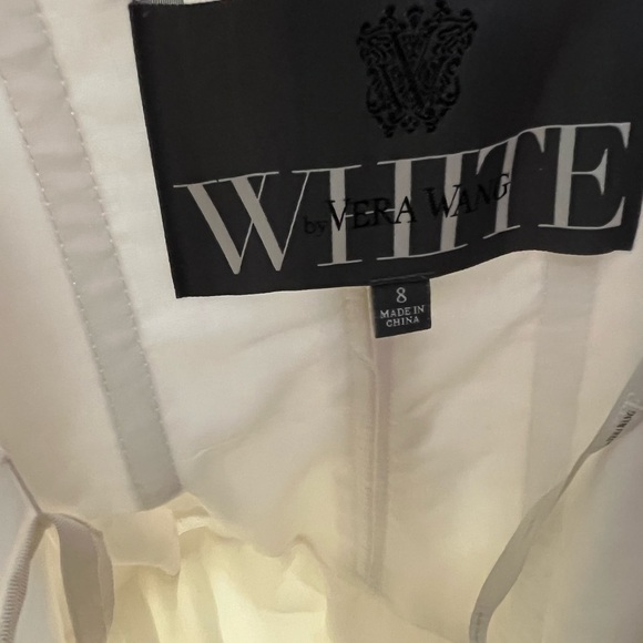 Vera Wang bridal dress. Never used. Beautiful. Alter 2 sizes down and 1 size up - Picture 6 of 7